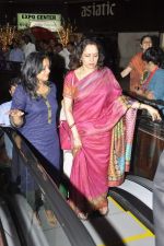 Hema Malini at Society Collection in WTC, Mumbai on 8th Aug 2013 (28).JPG