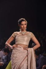 Model walk the ramp at the Grand Finale of IIJW 2013 on 8th Aug 2013 (114).JPG