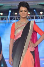 Model walks for HVK show in Mumbai on 9th Aug 2013 (30).JPG