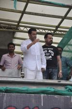 Salman Khan snapped on Eid day on 9th Aug 2013 (10).JPG