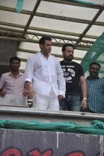 Salman Khan snapped on Eid day on 9th Aug 2013 (13).JPG