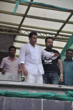 Salman Khan snapped on Eid day on 9th Aug 2013 (15).JPG