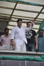 Salman Khan snapped on Eid day on 9th Aug 2013 (17).JPG
