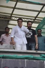 Salman Khan snapped on Eid day on 9th Aug 2013 (4).JPG