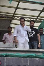 Salman Khan snapped on Eid day on 9th Aug 2013 (5).JPG