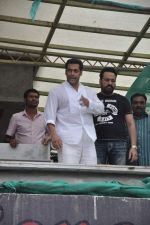 Salman Khan snapped on Eid day on 9th Aug 2013 (6).JPG