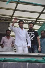 Salman Khan snapped on Eid day on 9th Aug 2013 (8).JPG