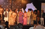Hema Malini, Poonam Sinha, Asha Parekh, Rishi Kapoor, Rakesh Roshan, Jeetendra, Farhan Akhtar at Rajesh Khanna_s statue unvieled in Taj Land_s End, Mumbai on 10th Aug 2013  (3).JPG