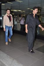 Akshay Kumar and Imran Khan return from Dubai in Mumbai Airport on 12th Aug 2013 (5).JPG