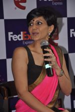 Mandira Bedi snapped at Lower Parel at a coffee shop in Mumbai on 12th Aug 2013 (5).JPG