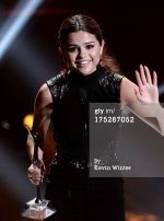 Selena Gomez wore PLATINUM jewelry by Neil Lane while receiving the Fan Favorite Album Award at the Young Hollywood Awards in Los Angeles.jpg