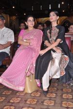 Sonam Kapoor, Shaina NC at NBT Samwaad event in Mumbai on 12th Aug 2013 (26).JPG