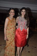 Tanisha Mukherjee, Tanuja at Tanisha_s play premiere in Taj Land_s End, Mumbai on 15 Aug 2013 (101).JPG