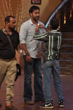 Ajay Devgan on the sets of Kapil show in Mumbai on 17th Aug 2013 (16).JPG