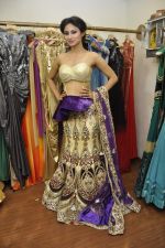 Mouni Roy at Rohit Verma_s bridal fashion shoot in Khar, Mumbai on 19th Aug 2013 (61).JPG