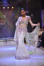 Model walk the ramp for A D Singh at the Signature Premier Pune Style Week 2013 on 19th Aug 2013 (12).JPG
