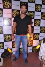 Yuvraj Singh at Gold Gym relaunch in Mumbai on 20th Aug 2013 (60).JPG