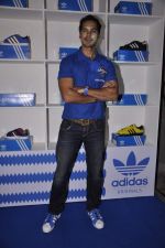 Dino Morea at Adidas bash in Blue Frog, Mumbai on 21st Aug 2013 (22).JPG