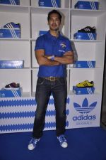 Dino Morea at Adidas bash in Blue Frog, Mumbai on 21st Aug 2013 (23).JPG