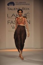 Model walk the ramp for Talent Box Hrishitaa Chaterjee Deshpande show at LFW 2013 Day 2 in Grand Haytt, Mumbai on 24th Aug 2013  (87).JPG