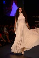 Model walk the ramp for Vikram Phadnis show at LFW 2013 Day 3 in Grand Haytt, Mumbai on 25th Aug 2013 (98).JPG
