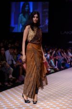 Model walk the ramp for Archana Kocchar show at LFW 2013 Day 5 in Grand Haytt, Mumbai on 27th Aug 2013 (262).JPG