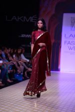 Model walk the ramp for Archana Kocchar show at LFW 2013 Day 5 in Grand Haytt, Mumbai on 27th Aug 2013 (274).JPG