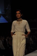 Model walk the ramp for House of Chic show at LFW 2013 Day 5 in Grand Haytt, Mumbai on 27th Aug 2013  (10).JPG