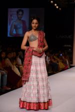 Model walk the ramp for Shravan Kumar show at LFW 2013 Day 4 in Grand Haytt, Mumbai on 26th Aug 2013 (49).JPG