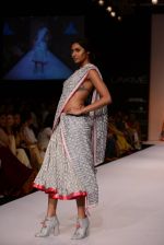 Model walk the ramp for Shravan Kumar show at LFW 2013 Day 4 in Grand Haytt, Mumbai on 26th Aug 2013 (64).JPG