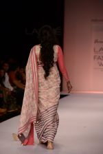 Model walk the ramp for Shravan Kumar show at LFW 2013 Day 4 in Grand Haytt, Mumbai on 26th Aug 2013 (97).JPG