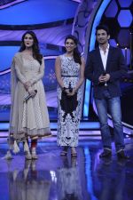 Parineeti Chopra, Sushant Singh Rajput, Vaani Kapoor on the sets of DID in Mumbai on 27th Aug 2013 (86).JPG