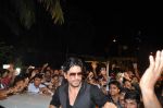 Shahrukh Khan at Sachin Ahir_s dahi handi in worli, Mumbai on 29th Aug 2013 (1).JPG