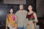Urvashi Rautela, Sunny Deol, Amrita Rao at Singh Sahab the great first look in PVR, Mumbai on 29th Aug 2013 (77).JPG