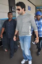 Abhishek Bachchan snapped at international airport in Mumbai on 1st Sept 2013 (13).JPG