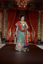 Aditi Govitrikar walks for Renaissance Hotel Bridal showcase presented by Vikram Phadnis and Jewellery by Golecha Jewellers in Renaissance Hotel, Mumbai on 1st Sept 2013 (324).JPG