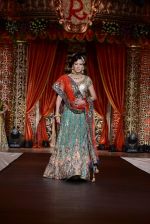 Aditi Govitrikar walks for Renaissance Hotel Bridal showcase presented by Vikram Phadnis and Jewellery by Golecha Jewellers in Renaissance Hotel, Mumbai on 1st Sept 2013 (325).JPG
