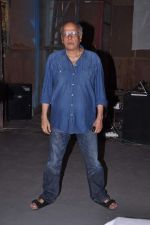 Mahesh Bhatt at Burmese exhibition for friend Gaurav Yadav in Elphinstone, Mumbai on 1st Sept 2013 (101).JPG