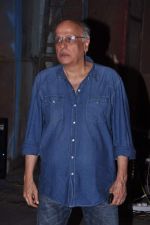 Mahesh Bhatt at Burmese exhibition for friend Gaurav Yadav in Elphinstone, Mumbai on 1st Sept 2013 (102).JPG