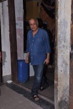 Mahesh Bhatt at Burmese exhibition for friend Gaurav Yadav in Elphinstone, Mumbai on 1st Sept 2013 (117).JPG