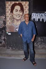 Mahesh Bhatt at Burmese exhibition for friend Gaurav Yadav in Elphinstone, Mumbai on 1st Sept 2013 (128).JPG