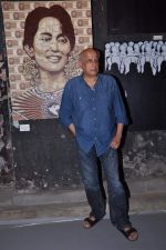 Mahesh Bhatt at Burmese exhibition for friend Gaurav Yadav in Elphinstone, Mumbai on 1st Sept 2013 (130).JPG