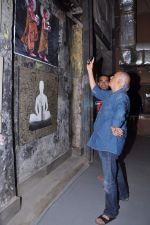 Mahesh Bhatt at Burmese exhibition for friend Gaurav Yadav in Elphinstone, Mumbai on 1st Sept 2013 (97).JPG