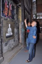 Mahesh Bhatt at Burmese exhibition for friend Gaurav Yadav in Elphinstone, Mumbai on 1st Sept 2013 (98).JPG