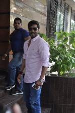 Ajay Devgan snapped in Mumbai on 2nd Sept 2013 (6).JPG