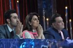 Rishi Kapoor, Neetu Singh, Ranbir Kapoor on the sets of Jhalak Dikhlaa Jaa Season 6 Semi Final on 3rd Sept 2013 (100).JPG