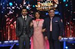 Rishi Kapoor, Neetu Singh, Ranbir Kapoor on the sets of Jhalak Dikhlaa Jaa Season 6 Semi Final on 3rd Sept 2013 (83).JPG