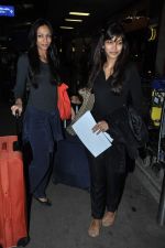 Shamita Singha, Mashoom Singha leave for SAIFTA Awards in Mumbai Airport on 4th Sept 2013 (130).JPG