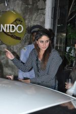 Kareena Kapoor snapped outside Nido in Mumbai on 7th Sept 2013 (20).JPG