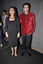 Ranbir Kapoor and Neetu Singh on the sets of KBC in Mumbai on 7th Sept 2013 (40).JPG